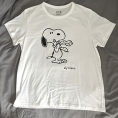 Uniqlo Everyday Peanuts Women’s T-Shirt Snoopy Print Nwot Never Worn/Used Uniqlo Casual Graphic Print T-shirt, Uniqlo Cotton T-shirt Relaxed Fit, Uniqlo Cotton Relaxed Fit T-shirt, Uniqlo Casual Crew Neck T-shirt, Snoopy Print, Uniqlo Shirt, Snoopy Shirt, Uniqlo Tops, White T Shirts