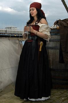 Lady Pirate Costume Ideas Pirate Dress, Pirate Wench, Pirate Cosplay, Pirate Wedding, Female Pirate Costume, Medieval Party, Pirate Outfit