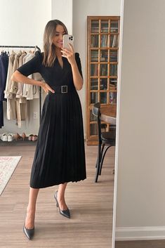 Office Dress Midi, Corporate Midi Dress, Black Dress With Belt Classy, Midi Dress Professional, Black Dress Professional Outfit, Winter Dress Outfit Work Office Wear, Bright Work Dress, Midi Business Dress, Black Midi Dress Classy