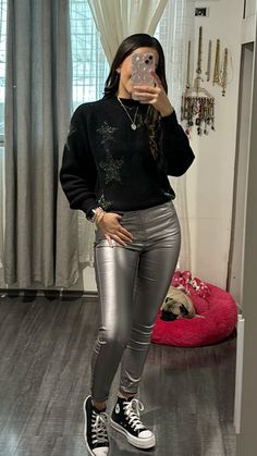 Casual Oufits, Leather Pants Women, Casual Day Outfits, Fashion Attire, Casual Chic Outfit, Dope Outfits, Fancy Outfits, Colourful Outfits, Winter Fashion Outfits