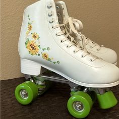 These Are Women’s Size 8.5 Us Roller Skates Made By Gonex. Only Ever Tried On, Green Wheels With White Shoe And A Sunflower Design On The Sides Green Roller Skates, Roller Skate Accessories, Skate Accessories, Roller Skate Shoes, White Shoe, Dream Aesthetic, Oc Inspo, Sunflower Design, Roller Skate