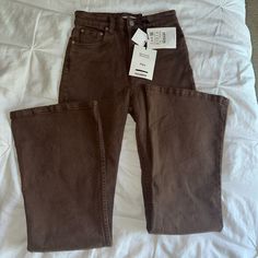 Pull&Bear New With Tags Jeans Brown Size 2 Flare High Rise Brown Denim Jeans, High Rise Brown Denim Flare Jeans, Mid-rise Brown Flare Jeans With Pockets, Non-stretch Brown Jeans, Pull And Bear Jeans, Brown Non-stretch Denim Jeans, Tag Jeans, Brown Flares, Brown Jeans