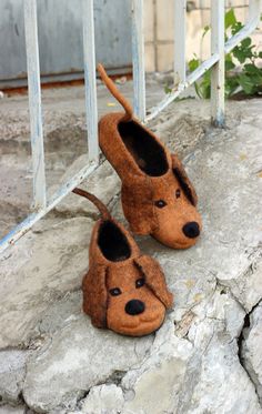 Custom slippers Dachshund / Badger dogs, personalized - size and color, flat slippers. Natural wool felted shoes. See all my funny animals slippers - dogs, cats, foxes, birds, dragons and other: https://www.etsy.com/shop/DarkaYarka?ref=l2-shopheader-name§ion_id=22264967 Product description: Our felt slippers are totally handcrafted of 100% pure wool with warm water, soap, love and care. The sole, made of craft foam, is firmly glued. Felted slippers are extremely solf, light, comfortable and long Felting Animals, Dog Slippers, Dachshund Dogs, Animal Slippers, Handmade Slippers, Felt Shoes, Felted Slippers, Flat Slipper, Foam Crafts