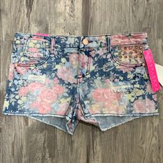 New Tinseltown Floral Shorts Size 7. Waist Laying Flat Across: 16 Inches. Length From Top To Bottom: 10 Inches Aztec Shorts, Drawstring Jeans, Boho Denim, Mom Jeans Shorts, Stretch Denim Shorts, Floral Jeans, Frayed Denim, High Waisted Jean Shorts, High Rise Mom Jeans