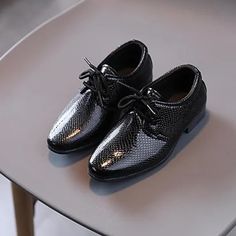 About this item 💯High-Quality Leather: Crafted from high-quality leather, these shoes ensure durability and a polished appearance for special occasions. 👍Comfortable Fit: Designed for a comfortable fit, these dress shoes offer support and ease of movement, keeping your boy at ease during formal events. 🤩Versatile Formal Wear: Perfect for weddings, parties, or any special event, these dress shoes effortlessly elevate your boy's formal wardrobe. 😉Easy to Style: With their classic design, these Page Boy Shoes, Boys Formal Shoes, Toddler Boy Dress Shoes, Boys Party Wear, Boys Leather Shoes, Shoes Elegant, Shoes For Boys, Teen Dress, Oxford Dress Shoes