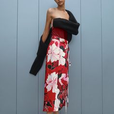 Nwt Zara Floral Print Midi Skirt Size Xs S Red | 8754/342 A02 Red Lined Midi Skirt, Red Midi Skirt With Lining, Red Midi Lined Skirt, Chic Red Summer Skirt, Chic Red Midi Skirt, Chic Red Pencil Skirt, Chic Red Floral Print Bottoms, Red Midi Skirt For Spring, Red Midi Skirt For Spring Season