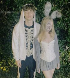 Easy Simple Duo Halloween Costumes, Donnie Darko Costume Couple, Donny Darko Costume, Frank The Bunny Costume, Donnie Darko Makeup, Donnie Darko Couple Costume, Donnie Darko Cosplay, Frank Donnie Darko Costume, Donnie Darko Halloween Costume