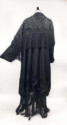 Rare VTG 1910s 1920s Edwardian Fringe Embroidered Velvet Coccoon Opera Coat | eBay Heavy Clothing, Velvet Fringe, Opera Coat, Embroidered Velvet, Cocoon Coat, Edwardian Fashion, Costume Outfits, Historical Clothing, Historical Fashion