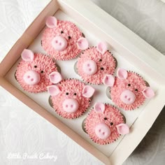 A box of 6 pink pig cupcakes Cupcake Animal Decoration, Cake Decorating Cupcakes, Buttercream Farm Animal Cupcakes, Pig Cupcakes Easy, Animal Cupcakes Buttercream, Cupcakes Decoration Animals, Pig Cupcakes Ideas, Farm Animal Cupcakes Easy, Goat Cupcakes