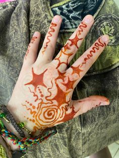 Drawing On Hand, Henna Inspired Tattoos, Hand Doodles, Hippie Aesthetic, Hand Drawing, Henna Art, Hand Art, Creative Tattoos, Sketchbook Art Inspiration