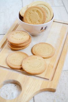 some cookies are sitting on a wooden tray