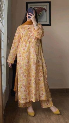 A Mirror Selfie, Kameez Designs, Traditional Outfit, Desi Fashion Casual, Pakistani Fancy Dresses, Pakistani Dresses Casual, Modest Dresses Casual