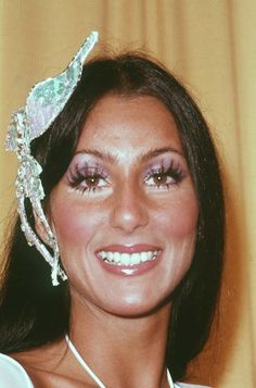 Cher 80s Makeup, Cher Eyelashes, 70s Movie Stars, Cher 60s Makeup, Cher 1970s Makeup, Cher Makeup Looks, Big Eye Makeup Looks, Cher 70s Outfit, Cher 70s Makeup