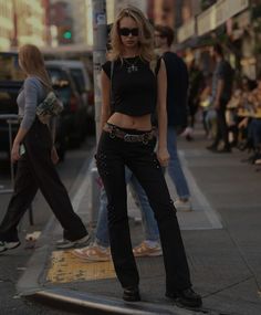 Gigi Outfits, Y2k Streetwear Fashion, Rose Blood, Flare Pants Black, 2004 Fashion, Low Rise Flare Pants, Black Cargos, Models Backstage, Back To College