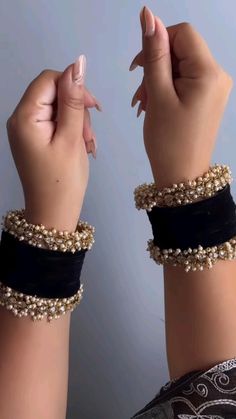 Black Chudi Set, Black Bangles Aesthetic, Black Bangles Set, Dupatta Styling, Fancy Bangles, Bangle Collection, Festive Jewellery, Keep Smile, Bangles Collection