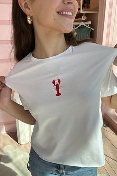 Embroided T Shirts, Painted White Shirt, Painting Shirts, Cute Shirt Sayings, Sequins Top Outfit, Crawfish Shirt, Lobster Shirt, Carrie Bradshaw Outfits, Embroidered Shirts