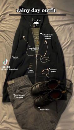 Outfits Retro, Tiktok Outfits, Neue Outfits, Cool Fits, Dr Martens Shoes, Rainy Day Outfit, Martens Shoes