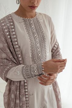 heavily designed outfit Pakistani Salwar, Dresses Design, Summer 25, Casual Indian Fashion, Chique Outfits, Salwar Kamiz, Desi Clothes