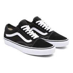 The first to bear the iconic side stripe, the Vans Old Skool is a low top, lace-up shoe. It is lined, has padded collars for support and flexibility, re-enforced toecaps to withstand repeated wear, and features the Vans signature waffle outsole for a firmer grip.Composition:56% Leather, 44% Canvas Style: VN000D3HY28 Tennis Vans, Embroidered Vans, Shoes Wishlist, Vans Vintage, Old Skool Platform, Vans Old School, Sneakers Noir, Tenis Vans, Sport Nike