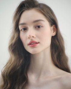 Girl Modelling Face, Modern Elf Aesthetic, Unique Models Faces, Modelling Moodboard, Woman Face Reference, Women Model Face, Handsome Women, Natural Beauty Face, Photo Moment