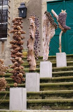 the steps are decorated with pine cones and other decorations