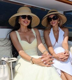 Birkin With Scarf, Floppy Hat Outfit Summer, Summer South Of France, Bestie Photo Ideas, Bestie Hangout, Successful Girl, Monaco Luxury, Luxury Lifestyle Girly, Derby Outfits