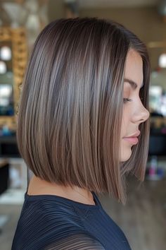 Hair Colour For Short Straight Hair, Short Hair Color Women, Short Back Haircut, Short Hair And Color, Lob Haircut Straight, Hair Color Short Hair, Bob Pixie Haircut, Rich Brunette Hair, Short Bob Pixie