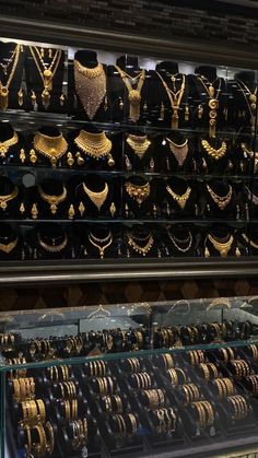 there are many gold necklaces on display in the store