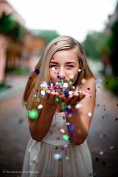 I love the way this picture looks it's like the glitter is coming right out of the photo Glitter Pictures, Skirt Diy, Photographs Ideas, בר מצווה, Blowing Bubbles, Foto Tips, Shooting Photo, 인물 사진, Photo Tips