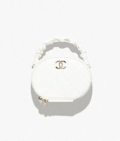 Chanel Vanity Case, Chanel 2022, Chanel Vanity, Moda Chanel, Small Vanity, Mode Chanel, Chanel Store, 2022 Ss, Vanity Bag