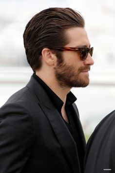 Gentleman Style Haircut, Jake Gyllenhaal Beard, Mens Slicked Back Hairstyles, Oblong Face Hairstyles, Mens Haircuts Medium, Mens Hairstyles With Beard, Mens Hairstyles Medium, Quiff Hairstyles