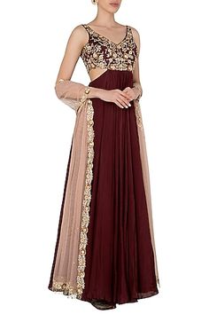 Sleeveless Anarkali, Maroon Anarkali, Indian Outfits Modern, Kurta Pattern, Haldi Function, Kurta Patterns, Simple Gowns, Cutout Maxi Dress