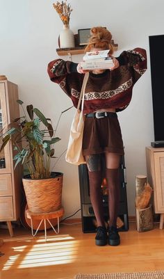 Grungy Boho Outfits, Winter Artsy Outfit, Bug Inspired Outfits, Artistcore Outfits, Boho Alt Outfits, Artsy Winter Outfits, Edgy Artsy Outfits, Artsy Outfit Ideas, Artsy Style Outfits