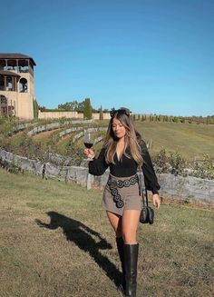 19+ Chic Fall Winery Outfits For Your Trip To The Vineyard (2024) Winery Date Outfit Fall, Vineyard Fall Outfits, Vineyards Outfits, Fall Winery Outfit Wine Tasting, Wine Vineyard Outfit, Winery Outfit Fall, Napa Outfit