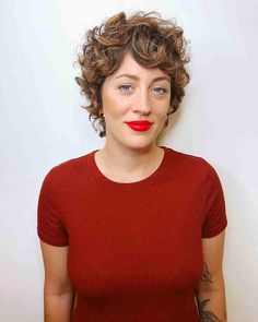 Women’s Short Curly Hairstyles, Haircuts Thick Curly Hair, The Curly Girl Method, Curly Styles, Curly Pixie Cuts, Curly Haircuts, Chin Length Hair, Thick Curly Hair, Short Sassy Hair