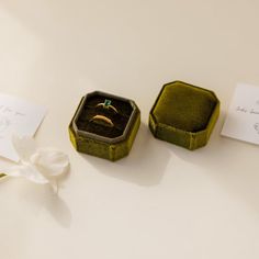 Velvet Green Wedding Ring Box With Two Ring Slits Purchased On Etsy But Came After My Wedding So I’ve Never Used It Dimensions: ~2 X 2 X 1.75 Inches Engagement Ring Box Proposals, Green Wedding Rings, Engagement Ring Holders, Ring Box Wedding, Vintage Ring Box, Rustic Ring Box, Ring Case, Proposal Ring Box, Ring Boxes