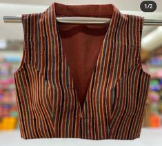 Blouse Design High Neck Pattern, Blouse With Buttons On The Back, Cotton Blouse Design Sleeveless, Blauz Pattern New, Collar Sleeveless Blouse, Sleeveless Blouse Pattern Sewing, High V Neck Blouse Designs, Cotton Sleeveless Blouse Designs, Sleeveless Blouse Patterns