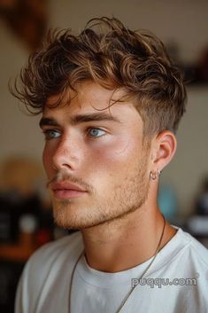 short-sides-long-top-haircuts-52 Short Sides Long Top, Trendy Boys Haircuts, Top Haircuts For Men, Stylish Mens Haircuts, Textured Curly Hair, Wavy Hair Men