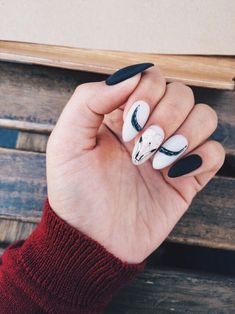 Demons Zack Bryan Nails, Unquie Nail Ideas, Bull Skull Nails, Western Valentine Nails, Concert Nails Country, Western Wedding Nails, Longhorn Nails, Cowboy Hat Nails, Highland Cow Nails