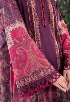 Stylish Sleeves Design Fashion Sleeves, Stylish Sleeves, Women Trousers Design, Full Sleeves Design, Kurti Sleeves Design, Lace Suit, Lace Dress Design