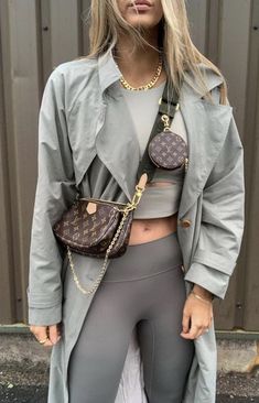 Multipochette Lv Outfit, Lv Accessories, Alex Desk, Bum Bag Outfit, Lv Crossbody Bag, Louis Vuitton Bag Outfit, Vuitton Outfit, Crossbody Bag Outfit