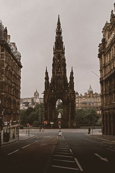 Scott Monument, Edinburgh. Beautiful places in Edinburgh. Edinburgh Autumn, Edinburgh Winter, Edinburgh Aesthetic, Scott Monument, Edinburgh City, School Photography, Edinburgh Scotland