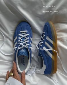 Fall Sneakers 2023, Addidas Shoes Samba, Satellite Stompers, European Sneakers, Everyday Sneakers