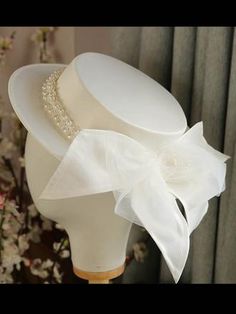 Accessories – Page 2 – Retro Stage - Chic Vintage Dresses and Accessories British Wedding Dresses, Top Hats For Women, Flat Top Hat, British Wedding, Pearl Decorations, Bridal Hat, Lace Dress Vintage, Vintage Flats, Melbourne Cup