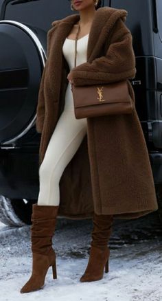 The Lady Archetype Aesthetic Outfits, Chic Long Fur Coat For Winter, Elegant Luxury Fur Coat For Winter, Luxury Elegant Fall Fur Coat, Luxury Chic Fur Coat For Women, Elegant Long Brown Fur Coat, Chique Outfit, Chic Winter Outfits