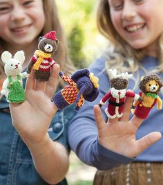 Free Knitting Pattern for Menagerie Puppets with Free Trial - Five dressed-up animal finger puppets including elephant, lion, bear, bunny and reindeer. Designed by Monica Rodriguez Fuertes. Pattern available for free with a free trial at Creativebug. Finger Puppet Patterns, Loop Knitting, Glove Puppets, Puppet Patterns, Animal Bear, Knitting Patterns Toys, Finger Puppet, Cadeau Diy, Knitted Animals