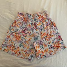 Brand: H&M Item: High Waisted Linen Blend Floral Shorts With Pockets And Stretch Waist Size: Small Condition: New W/ Tags, Never Worn Flaws: None Colors: Cream With Florals (Purple, Violet, Orange, Green, Pink) Fabric Content: 75% Viscose 25% Linen Measurements Laying Flat: Length- 15.5” Width- 12.5” Let Me Know If You Have Any Questions :-) Grey Sweat Shorts, Pleated Dress Short, White High Waisted Shorts, Denim Fashion Women, Beige Shorts, H&m Women, Flowy Shorts, H&m Shorts, Purple Violet