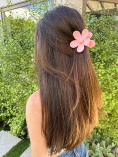 Pink Aesthetic Flower Hair Claw Clips are perfect for summer! Perfect cute gift idea! Flower Hair Clips Hairstyle, Cute Hairstyles With Flower Claw Clips, Flower Clips Aesthetic, Summer Hairstyles Flower Clip, Flowers Claw Clip, Hair Clip Hairstyles, Pink Flower Claw Clip, Clip Hairstyles, Preppy Aesthetic