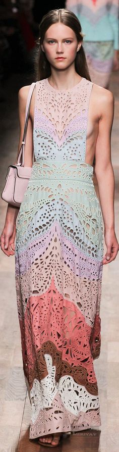 Valentino.Spring 2015. Spring Cutwork Fitted Dress, Valentino 2004 Spring, Valentino Embroidery Detail, Valentino 2015 Couture, Valentino Spring 2016 Couture, Elie Saab, Look Chic