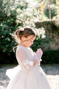 First communion. Girl praying on a first communion dress. Photo taken at Plymouth Church, Miami. White Oxford Shoes, White Fishnets, Girls Communion Dresses, Mary Jane Shoes Flat, 1st Communion, First Communion Dress, First Communion Dresses, Head Pieces, Dresses For Girls